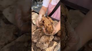 西安26元一只叫花鸡，软烂脱骨！现场敲开终于不是泥巴了！ #街边小吃 #路边摊美味 #叫花鸡 #chinastreetfood #streetfood #chinafood #shorts