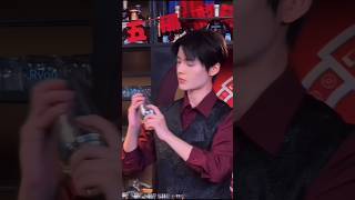 #段美洋 有這種調酒師 就算不喝酒 也會去等他下班😘 原文[顧客至上 感覺至上]