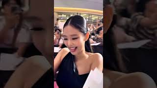 Jennie panick because of too much noise and crowd #blackpink #kpop #jisoosnowdrop #jiso #blackpinkyg