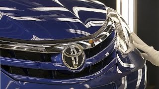 Toyota forecasts profit slump from strong yen