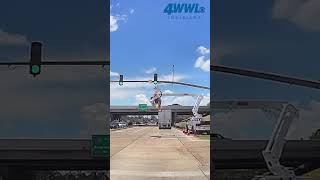 Dashcam captures 18-wheeler clipping lift truck, worker left dangling