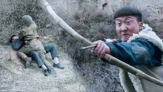 眼看同伴就要被日軍殺死，中國獵人1箭穿心，救下同伴！