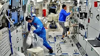 神舟二十号航天员乘组将于近日择机实施第一次出舱活动 | LIVE NOW《新闻直播间》