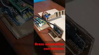 🚧​ Proyecto de Brazo Automático con Arduino sensor ultrasonico HC SR04 y servomotor