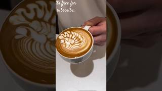 Double tap swan 🦢🍀 Latté Art #lateart #tealatte #coffeerecipes #coffee #lattee #latte #coffeelatte