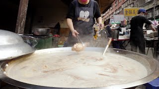 Amazing Shovel Cooking Skill / Sesame Oil Chicken Soup , Sticky Rice with Sesame Oil - Street Food
