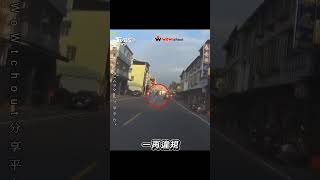 鬼切還比中指?! 騎士頻違規 車主超無言 #shorts｜TVBS新聞 @TVBSNEWS01