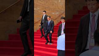 국회 본회의 출석 후 법무부 청사로 돌아가는 #정성호 장관. 홧팅입니다^^