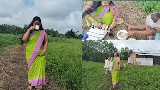 এইজনক চাহ দিবলৈ পথাৰলৈ গলো।