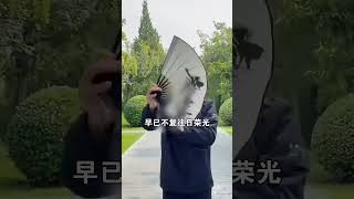 謝苗隱藏多年老婆曝光，當看清她長相後，才知竟是大家熟悉的她