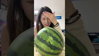 燕子大漂亮⁵¹²⁸ 想吃个西瓜太不容易了