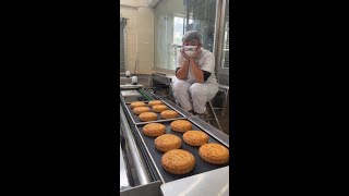 Daily routine on the mooncake production line! #baking #streetfood
