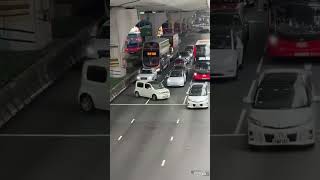 車CAM直擊 - P牌司機表演三手軚倒頭～Pass！繼續前進