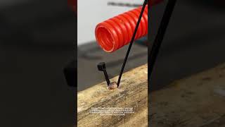 Repairing the water pipe in 3 seconds! The old carpenter used plastic tape, which is so clever