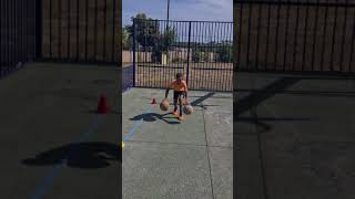 Dribbler avec 2 ballons - Exercice 3 : Dribble simultané en avançant