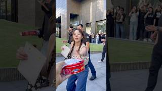 선물 받아주는 채수빈 배우 : 채수빈 : 전지적독자시점 : 전독시 : 무대인사 : 이민호 안효섭 신승호