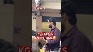 KGS CLASS ENTRY TIME KHAN SIR 🙏🏻🥰#khansir #khansirpatna #khansiracedmy #class #room #entry