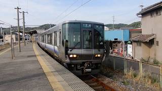 JRきのくに線　初島駅1番ホームに223系2500番台普通が到着