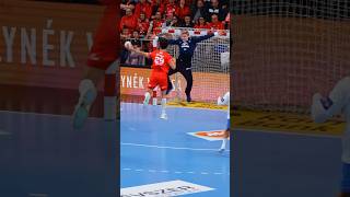 Goalkeeper smiled for a reason 😆 #håndbold #handball #ehfcl #clm