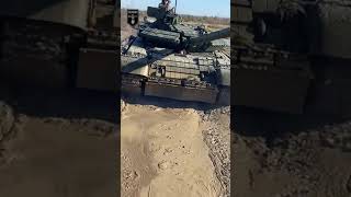 T-64 Tank drives trough Mud #russiaukrainewar #military #army