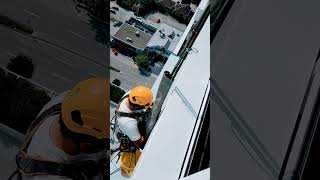 Tension line for deviation 😎🤙🏼 #ropeaccess #construction #ropeaccesstechnician