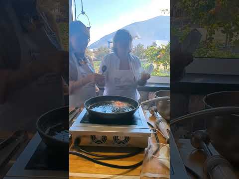 Tomatokeftedes - #TomatoFritters. How to fry #cookingclass in #santorini