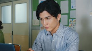 Iwata Takanori stars as a "stupid teacher" who doesn't realize he's an older man in the movie "Ki...