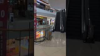 浙江金华东阳银泰城商场双十一冷冷清清，没有人流量