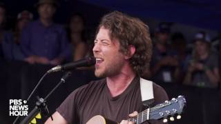Fleet Foxes sings 'Cassius' at 2017 Newport Folk Festival