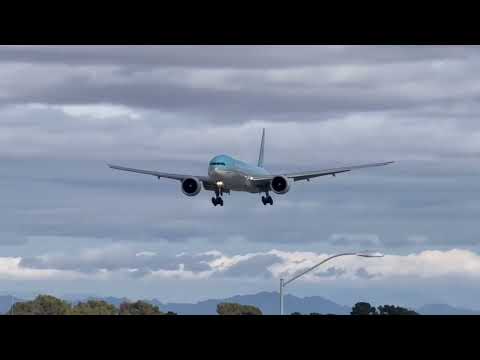 Planespotting LAS Episode 1: Walking along the south end of the Runway