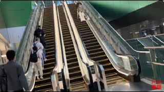 【日立】1X新しい エスカレーター　虎ノ門ヒルズグラスロック 1X new escalator Toranomon Hills Glass Rock building Tokyo Japan