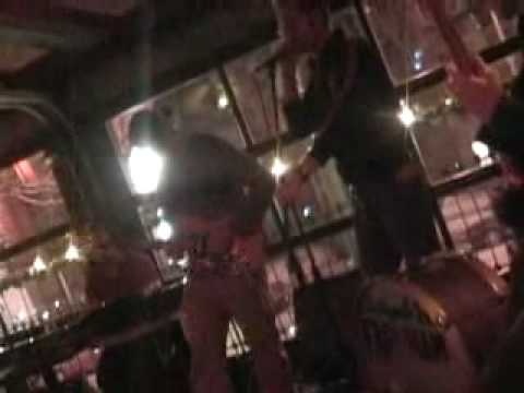 Roadhouse Blues (The Doors) - La Chango Family vire électrique à 5