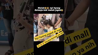walah.... belanja di mall, nyi hyang kok malah joged🤣🤣