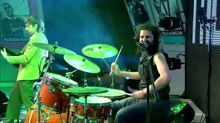 The Gulps - Mirror Mirror (Live at Soccer AM)