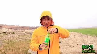 寒冬腊月户外冻僵，还好有大方厂家寄出了黑科技防寒服