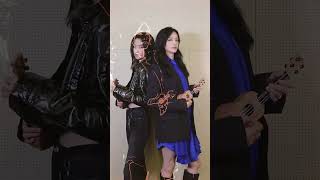 #爱撩专访 狂花母女酷飒来袭~#姚晨 #庄达菲 再现海报pose，就是要摇滚，就是要狂！