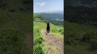 家族旅行　阿蘇大観峰　白黒シーズー さんごさん