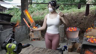 How The blacksmith girl is repairing the old knife for the farmer...