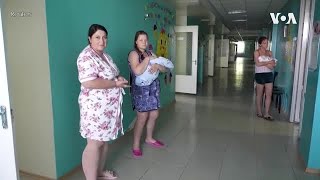 乌克兰医生为拯救顿巴斯的早产儿呕心沥血