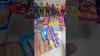 Hunting mentos candy 🍬💵🍓 in Styrofoam granules #unpacking #unboxing #snacks #shortvideo#mentos