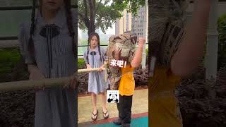 你们相信物理吗？吃餅的物理學，笑不活了，哈哈 沙雕日常 搞笑 #搞笑 #反骨男孩
