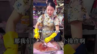 美女老板扮猪吃老虎，男子防不胜防！ #菜市场 #杀鱼技术#厨房菜刀