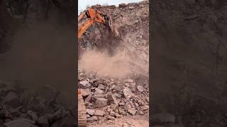#excavatorwork #excavator #heavycivil #automobile #heavymachinery #constructionlife #mining #shorts