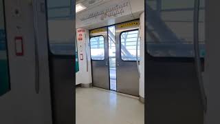 高雄捷運到站開關門