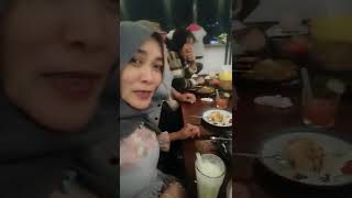 Nongky di catwok puncak cafe temenku meski kecil tapi rame pengunjung