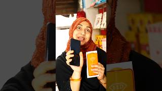 Screen guard free me lagwa liya 🤣 | #shorts #funny #husbandwifecomedy @tabrezkhanlife