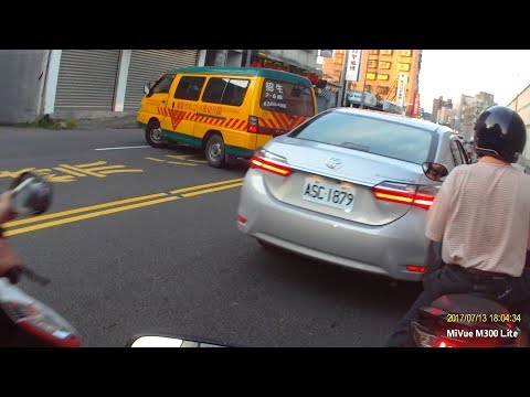 小象幼兒園 娃娃車 雙黃線 違規 大迴轉！