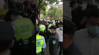 中国没有言论自由，中国警察只能欺负人