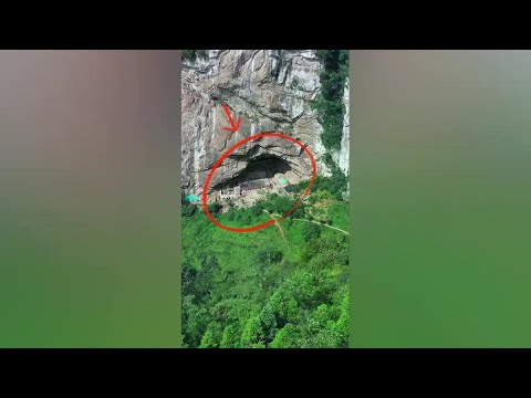 A sinkhole was found in the mountains of Yunnan. There was a cave under it. Eight families lived in