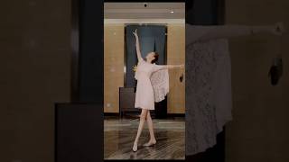 白珊珊。 China Evergrande Song and Dance Troupe。 中国恒大歌舞团